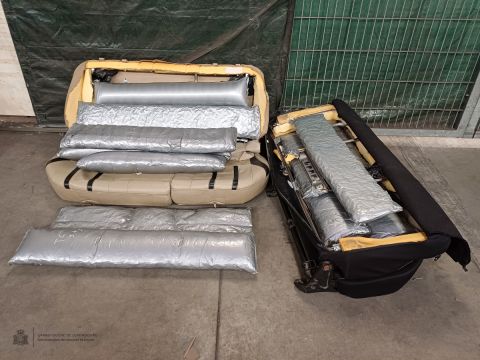 Saisie de 58 kg de marijuana dissimulée dans des banquettes